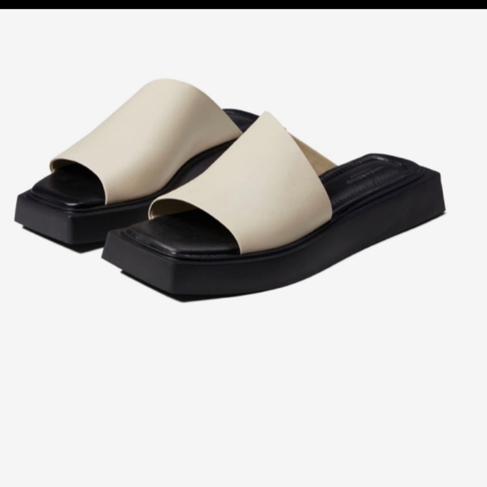 Vagabond Evy Leather Asymmetrical Sandal US 7, EUR 37 NWT